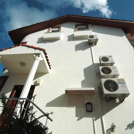 Villa Green Golf Villas *